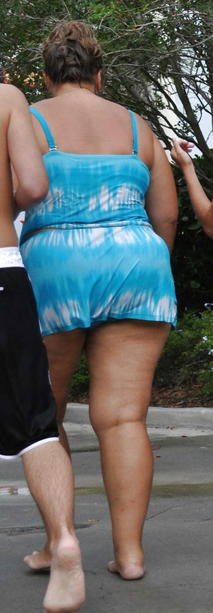 11P Thick MILF in SwimSuit