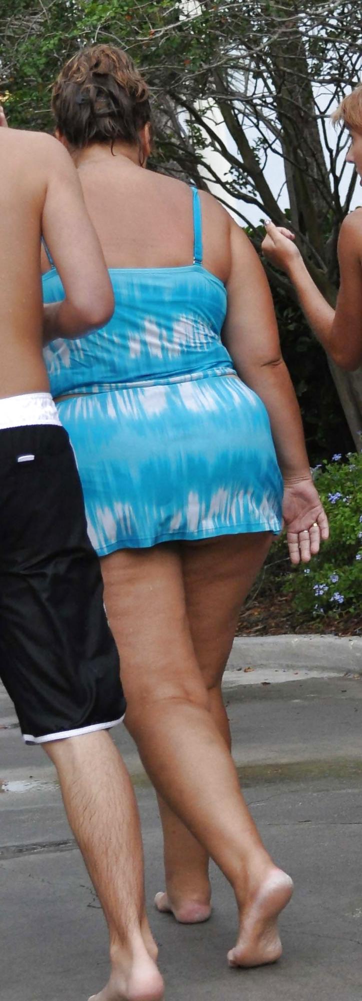 11P Thick MILF in SwimSuit