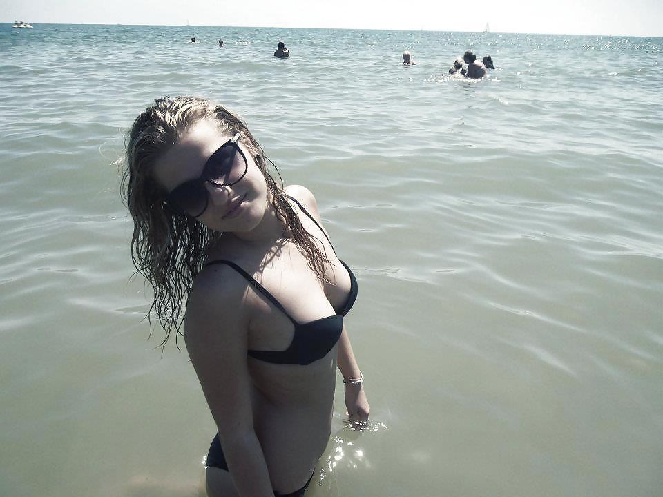 19P HORNY BEACH TEENS AND SLUTS 03 - DIRTY COMMENTS PLS