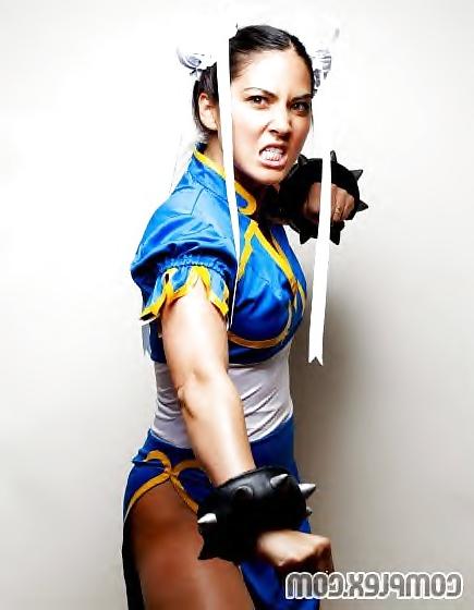 17P Sexy Girls in Costumes!