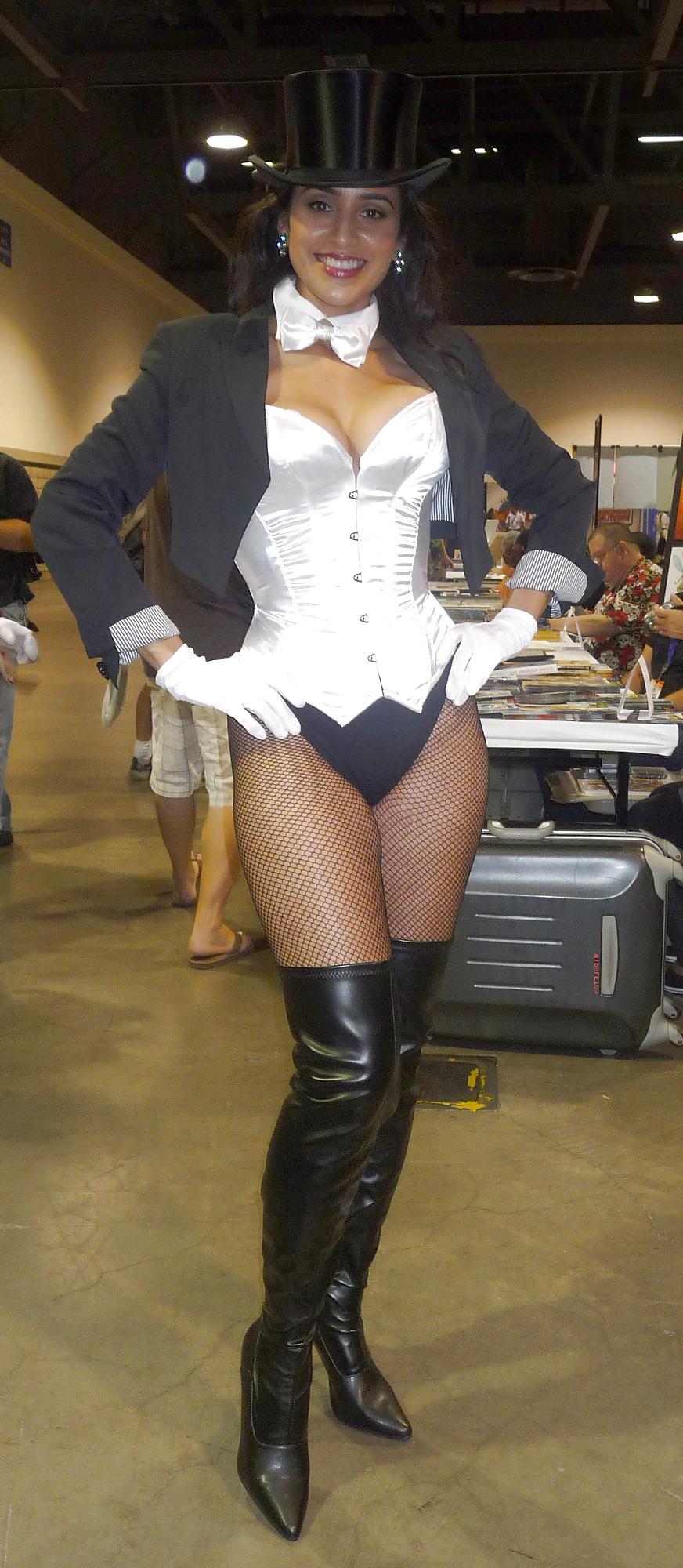 17P Sexy Girls in Costumes!
