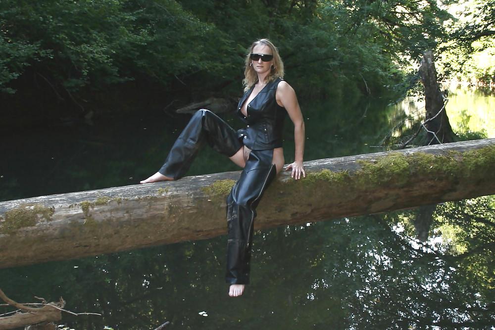 25P Busty Milf Toni