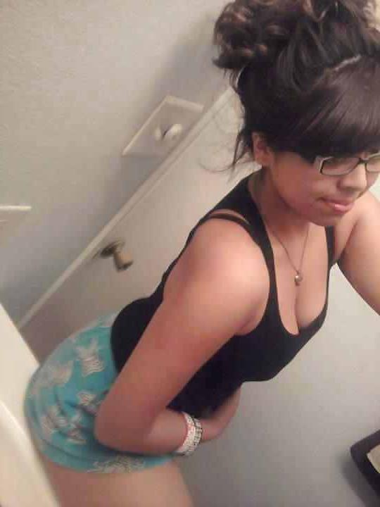 16P Mexican teen Brittany's beautiful feet and body