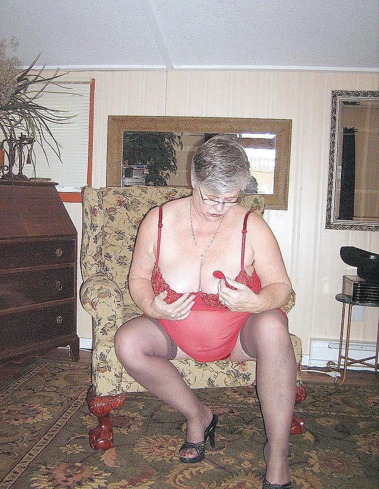 25P FRENCH OLD TART IN RED: JOSEE