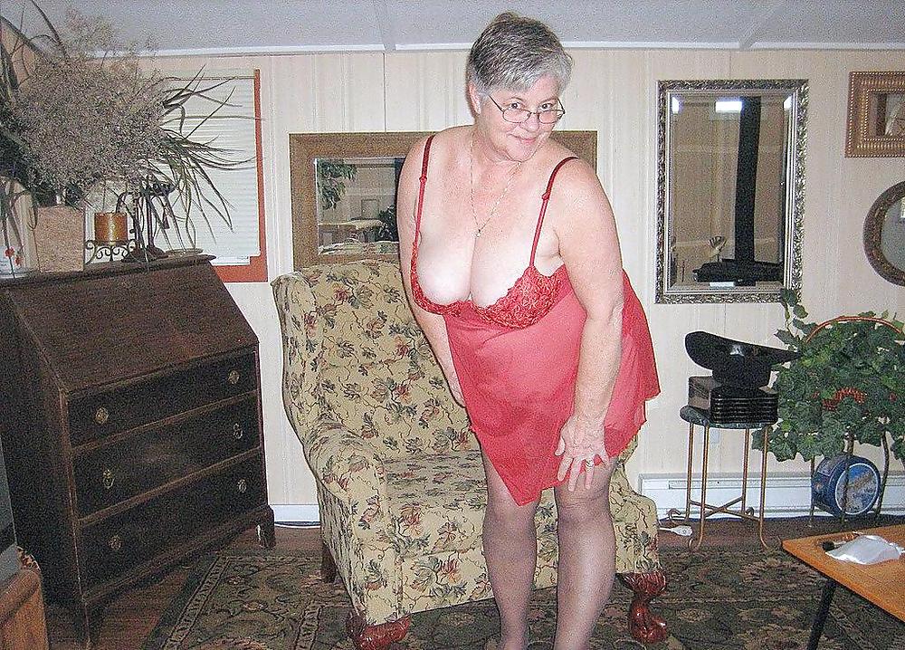 25P FRENCH OLD TART IN RED: JOSEE