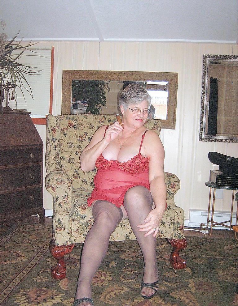 25P FRENCH OLD TART IN RED: JOSEE