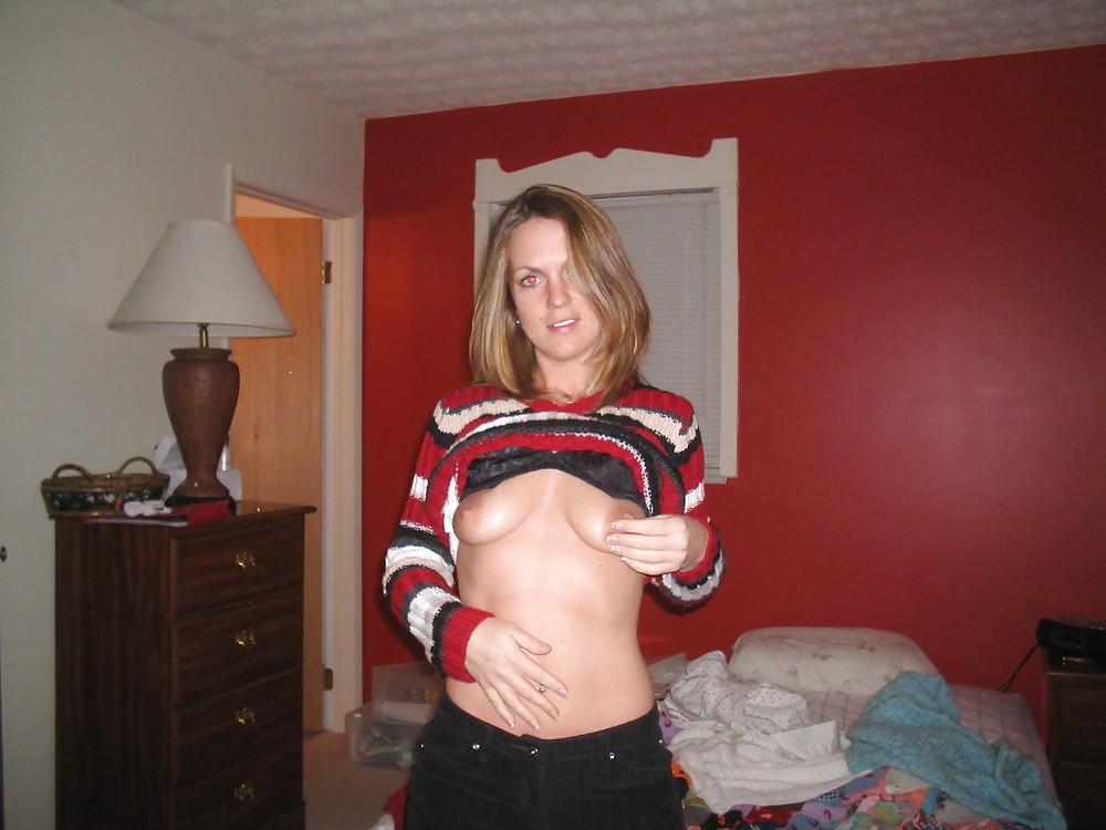 25P Dirty-Blonde Saggy Tit Milf