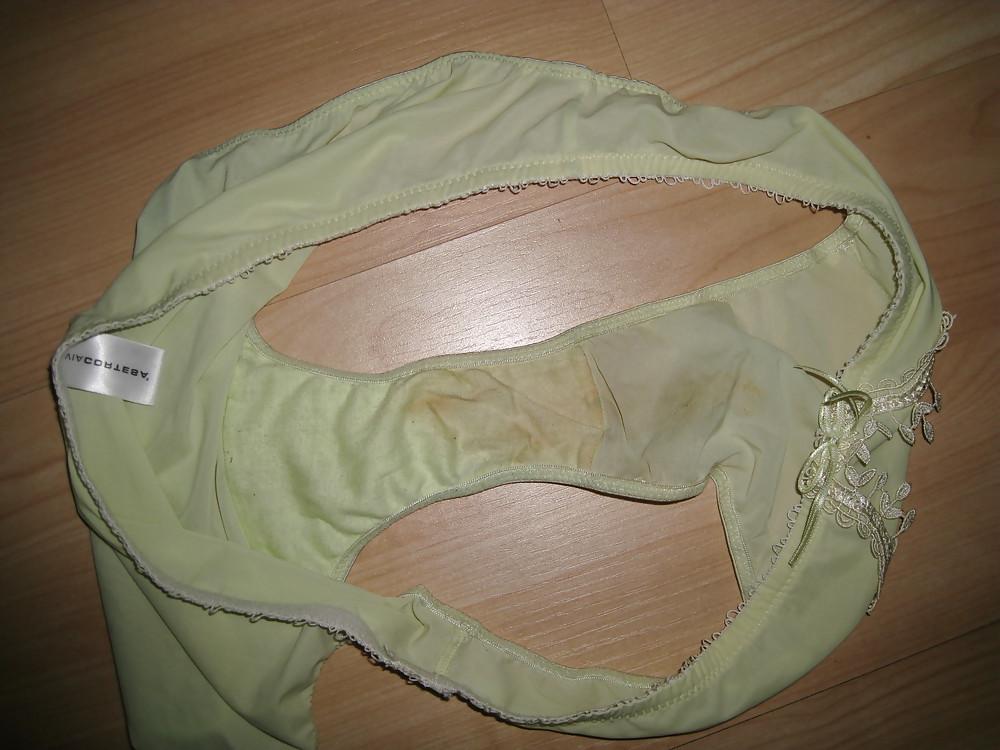 25P AngelaTV - Sniffing stolen dirty panties