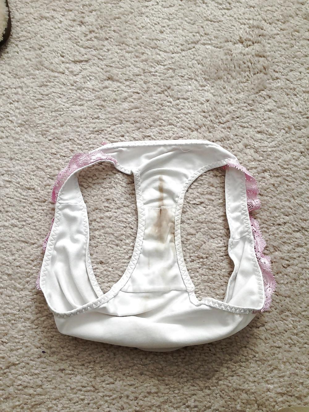 25P AngelaTV - Sniffing stolen dirty panties