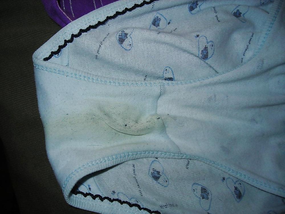 25P AngelaTV - Sniffing stolen dirty panties