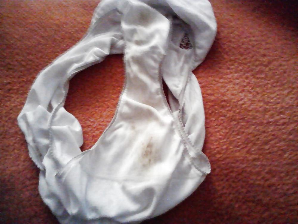 25P AngelaTV - Sniffing stolen dirty panties