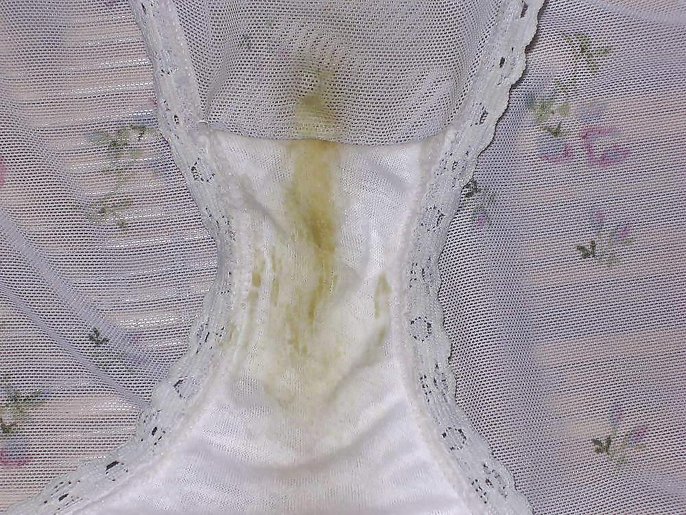 25P AngelaTV - Sniffing stolen dirty panties