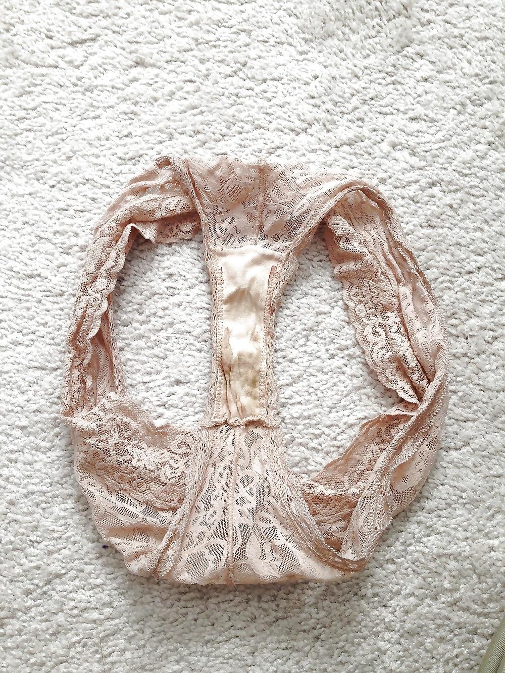 25P AngelaTV - Sniffing stolen dirty panties