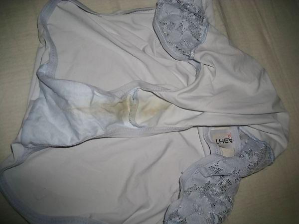 25P AngelaTV - Sniffing stolen dirty panties