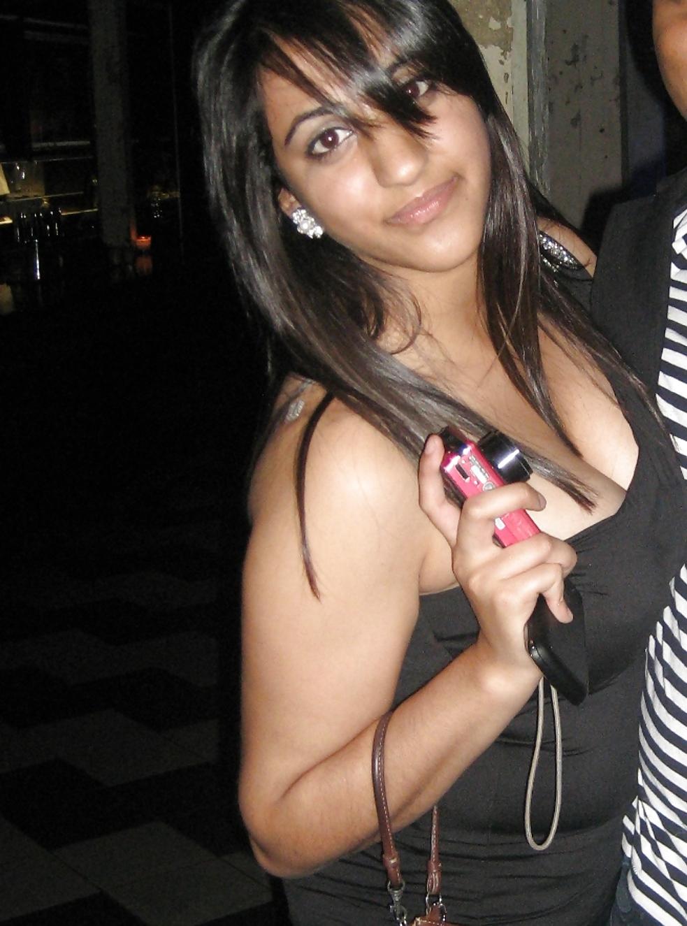 18P Indian Girl With Beautiful Busty Boobs 