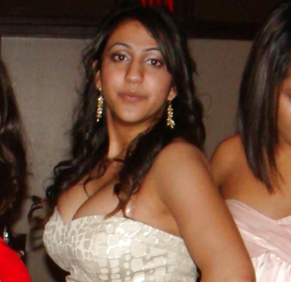 18P Indian Girl With Beautiful Busty Boobs 