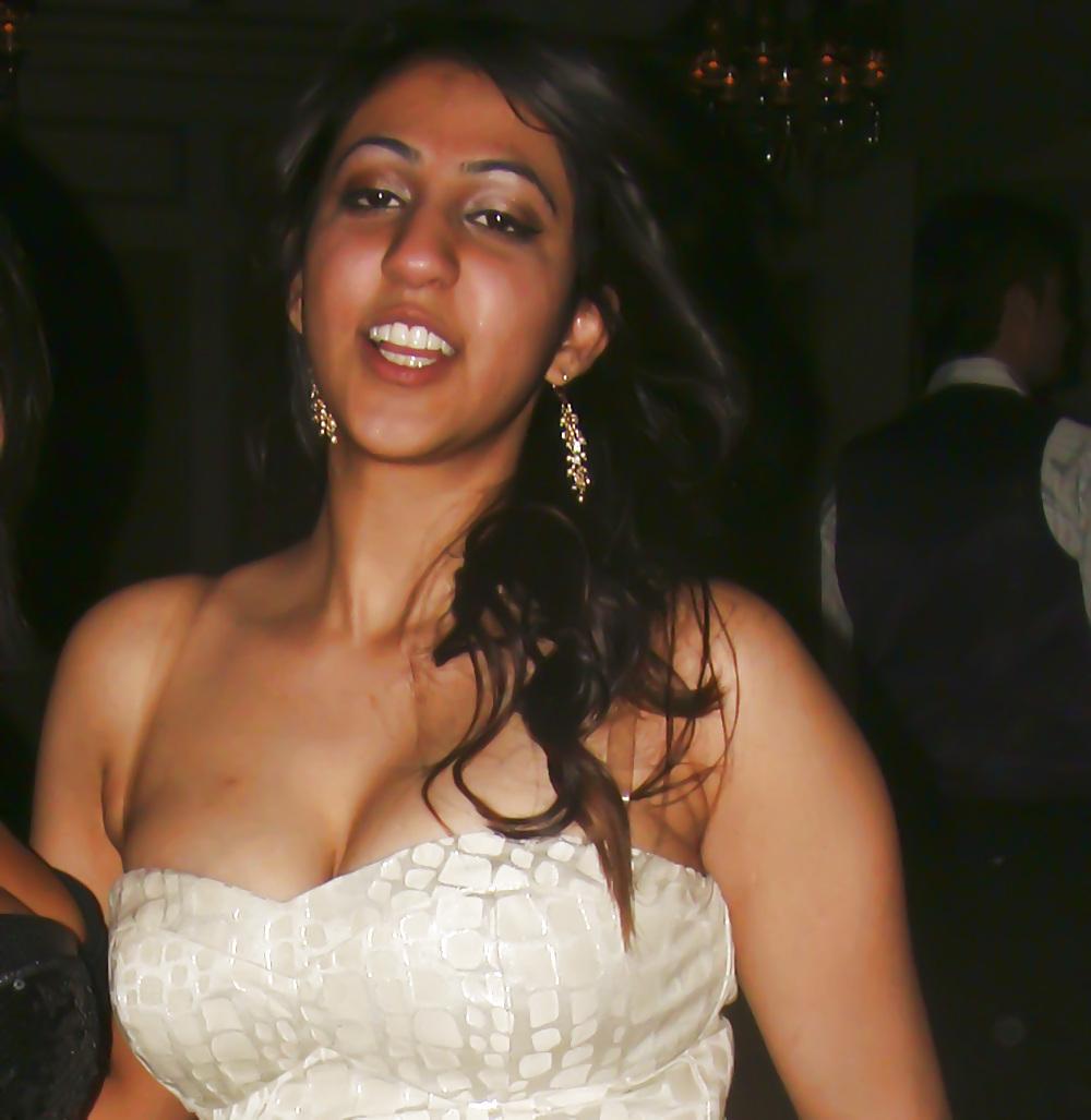 18P Indian Girl With Beautiful Busty Boobs 