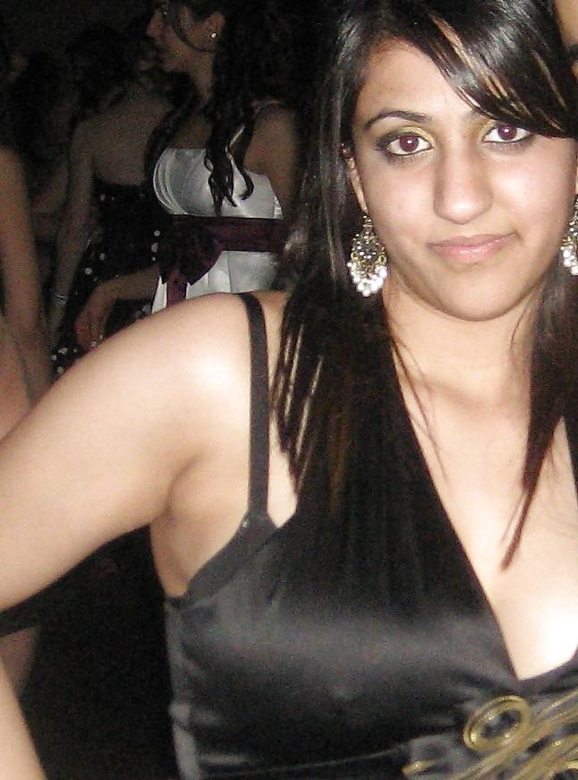 18P Indian Girl With Beautiful Busty Boobs 