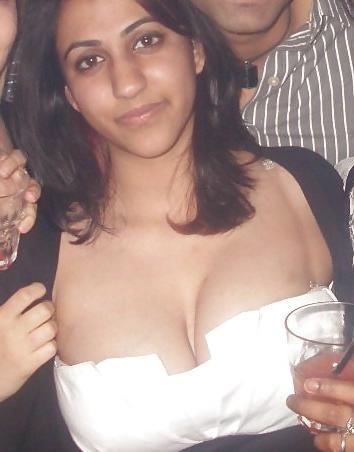 18P Indian Girl With Beautiful Busty Boobs 