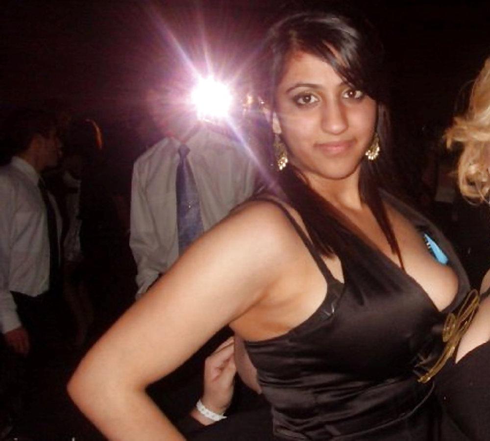 18P Indian Girl With Beautiful Busty Boobs 