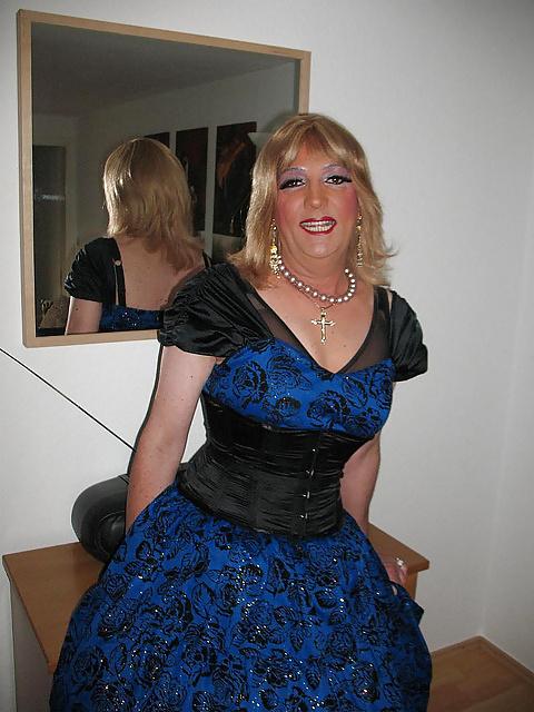 25P I love a tranny in a corset 4