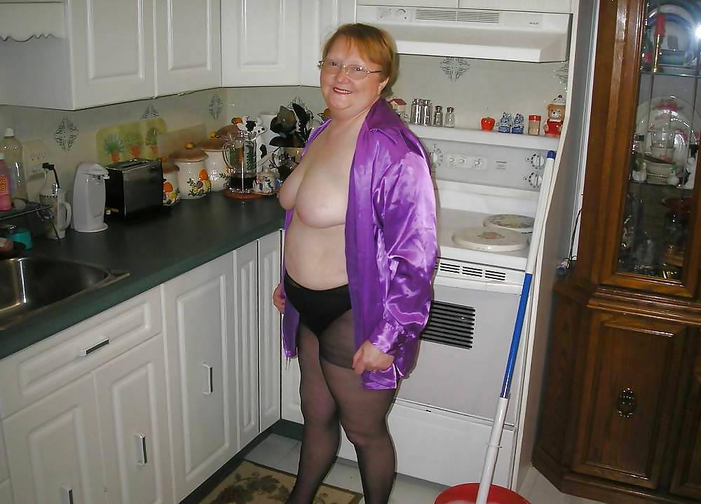 20P Sexy grannys in pantyhose and pantys