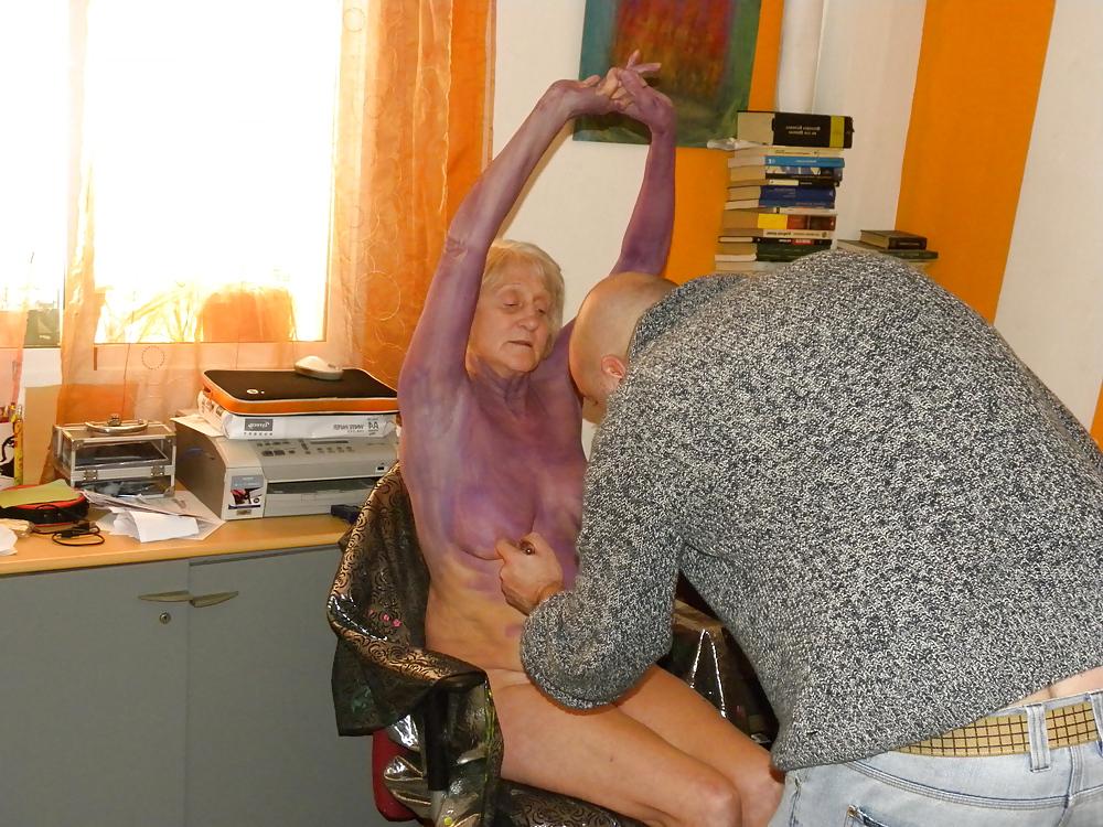 11P Body painting session
