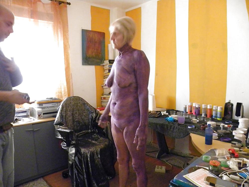 11P Body painting session