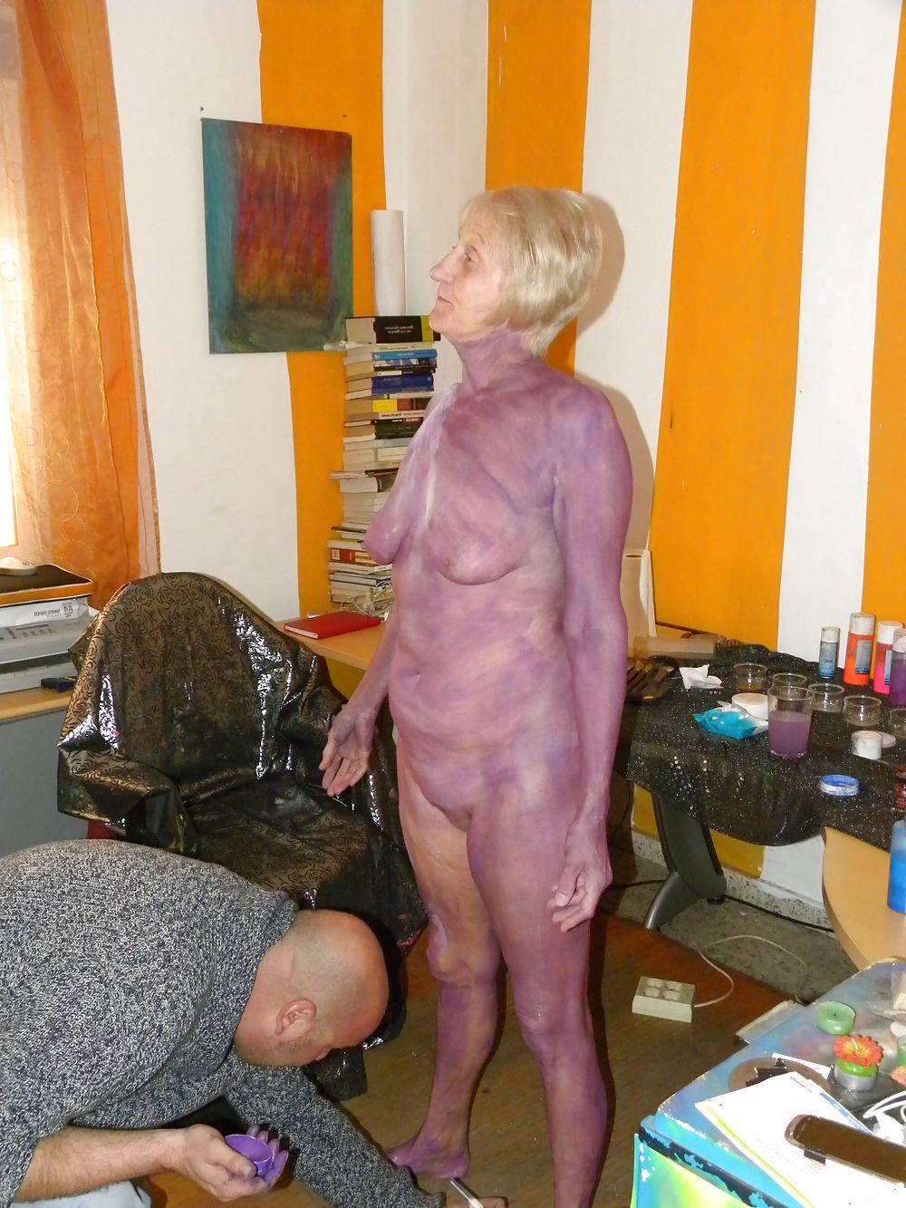11P Body painting session