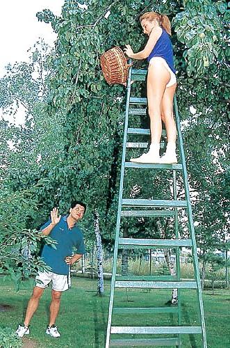 25P Redhead Wendy is picking fruit when her BF wants to fuck her