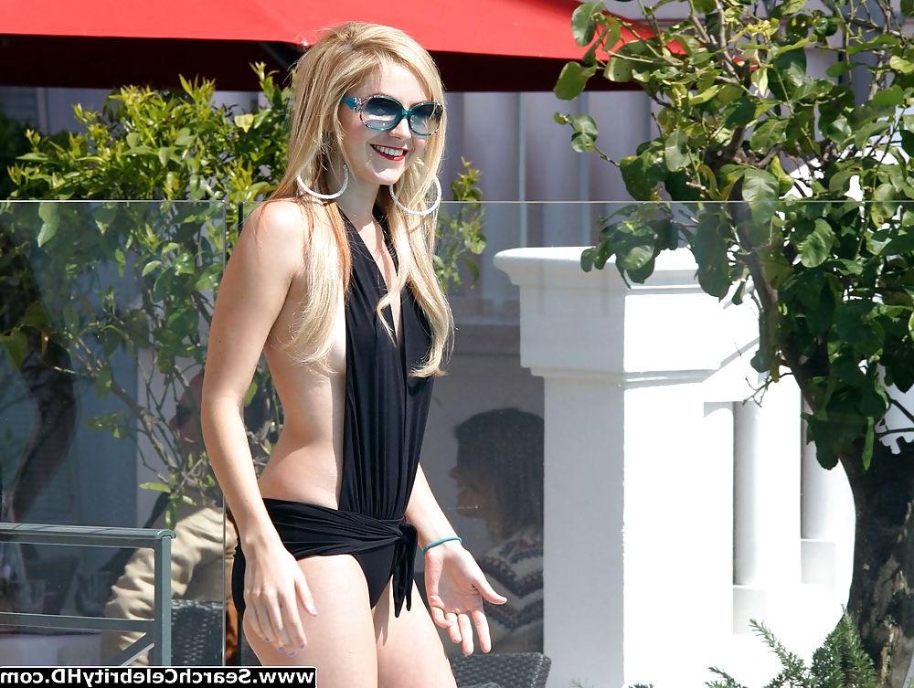 20P Madison Dylan Swimsuit Malfunction Boob Slip In Cannes