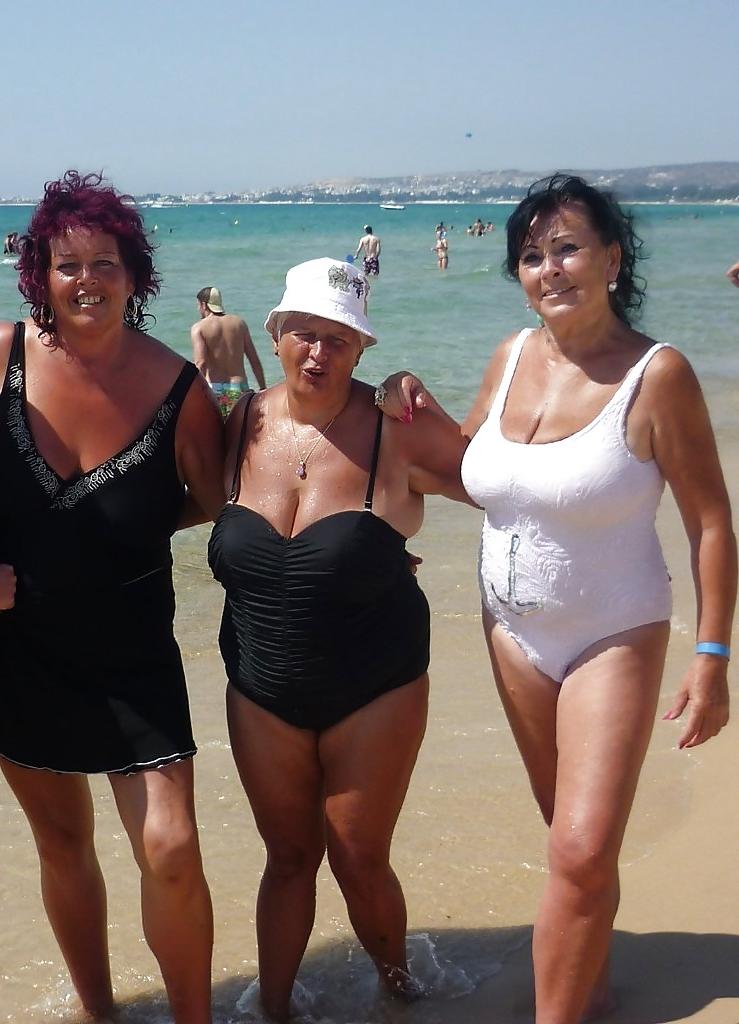 24P Women with saggy tits in swimsuit.