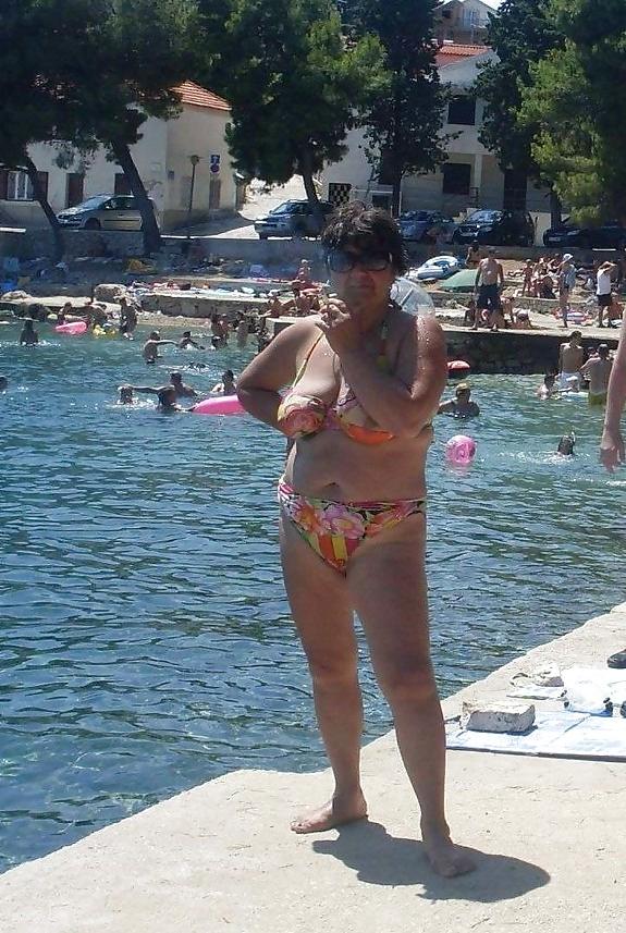 24P Women with saggy tits in swimsuit.
