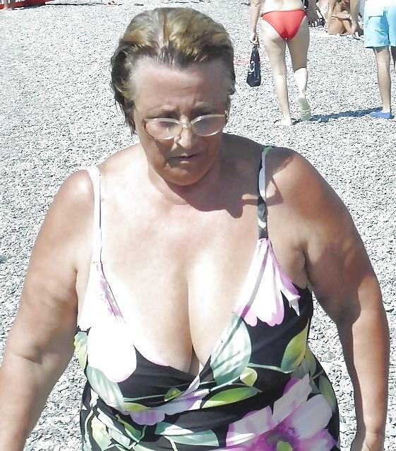 24P Women with saggy tits in swimsuit.