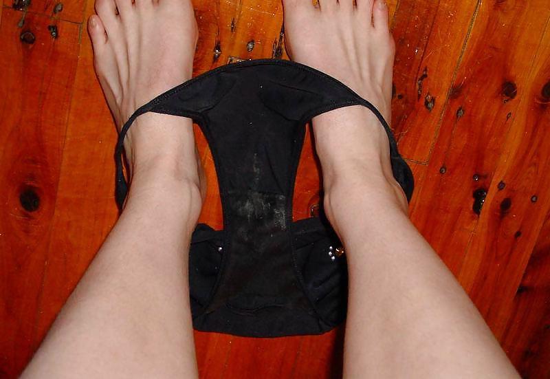 25P Girls who show their dirty panties