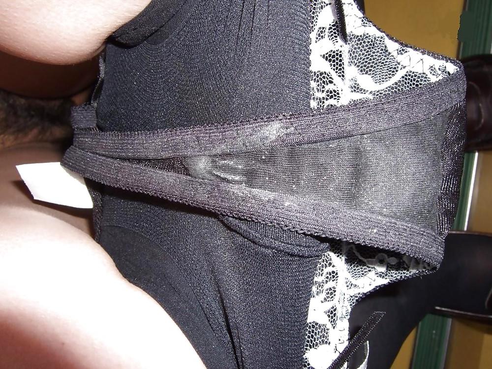 25P Girls who show their dirty panties
