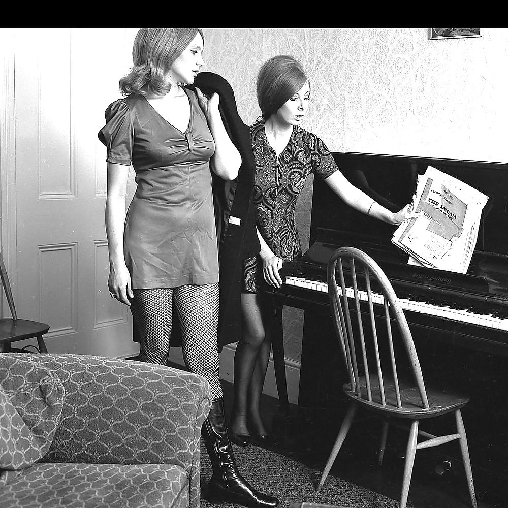 25P Jenny has a piano lesson