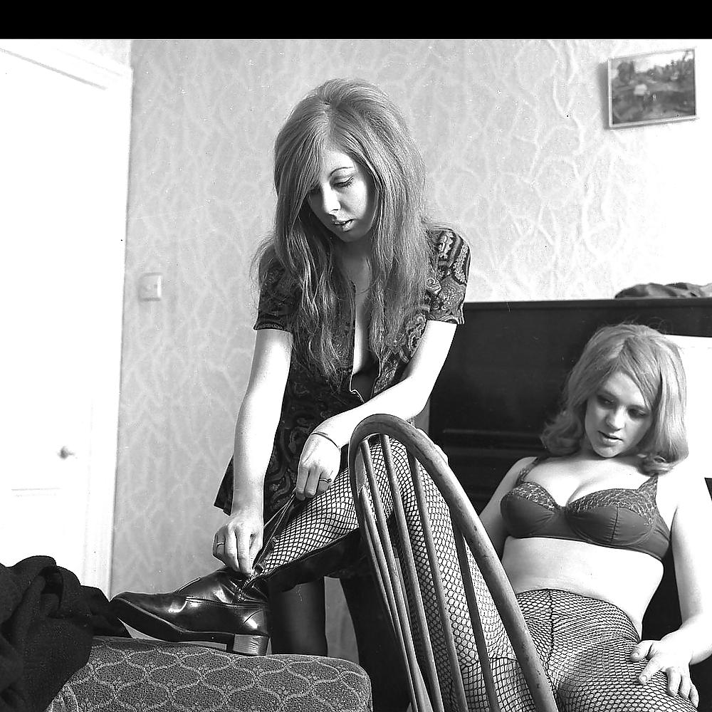 25P Jenny has a piano lesson