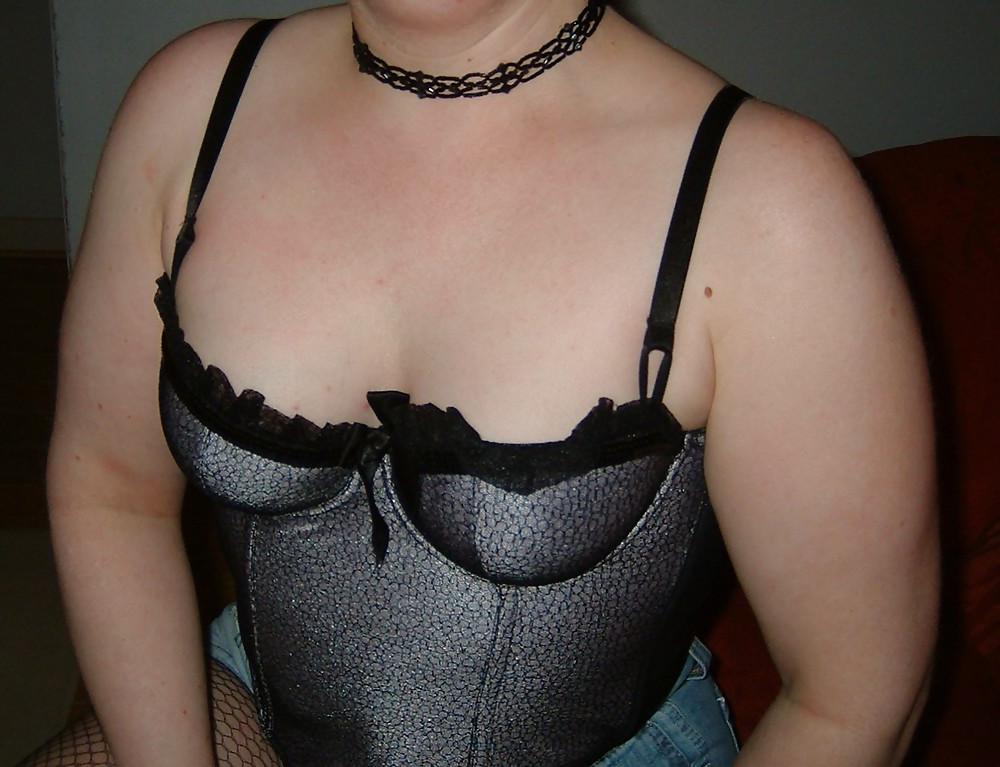 5P Denim shorts, corset and fishnets