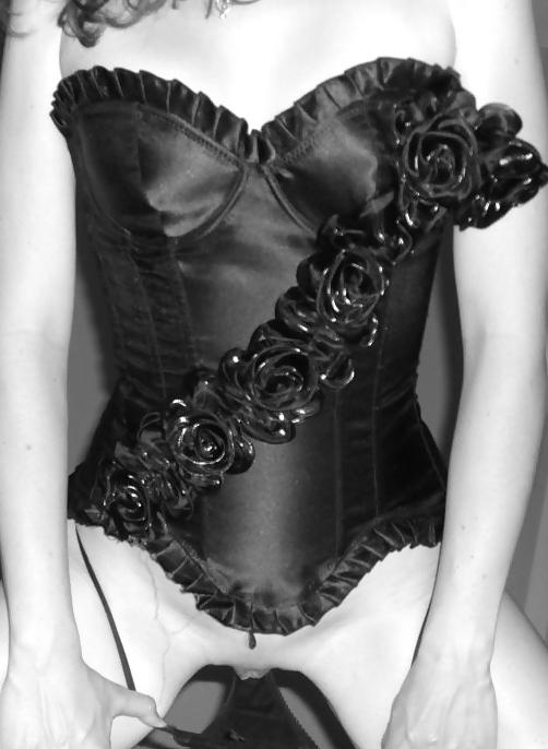 6P Black Corset Gal