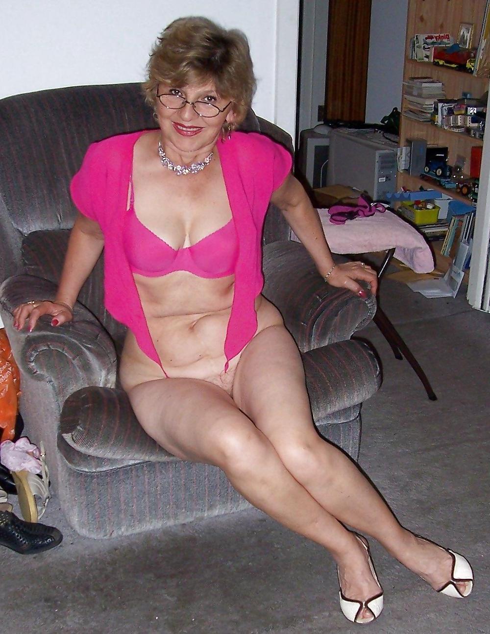 25P Granny with great body