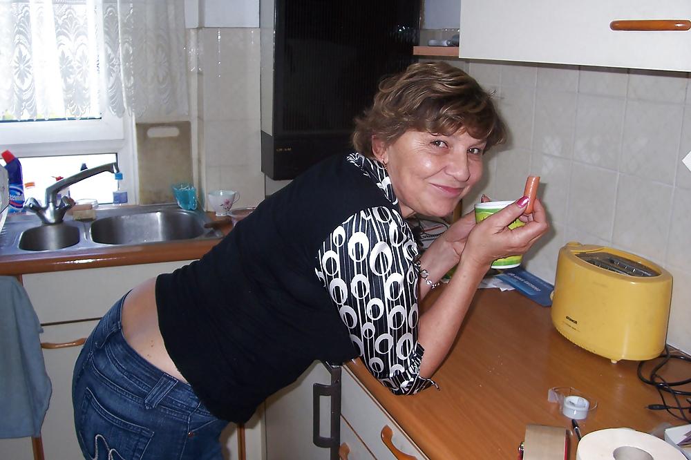25P Granny with great body