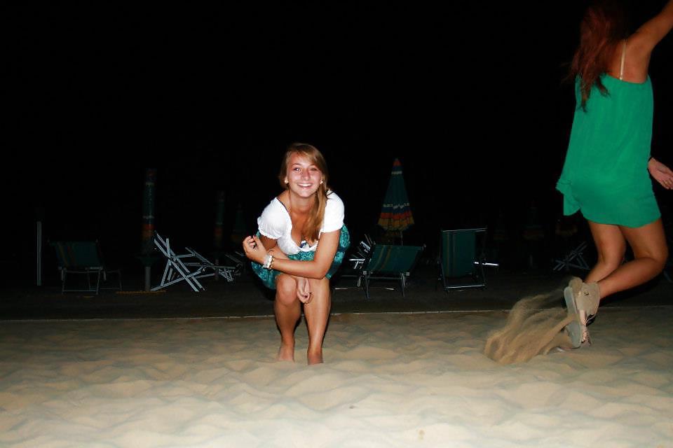 20P HORNY BEACH TEENS AND SLUTS 09- DIRTY COMMENTS PLS