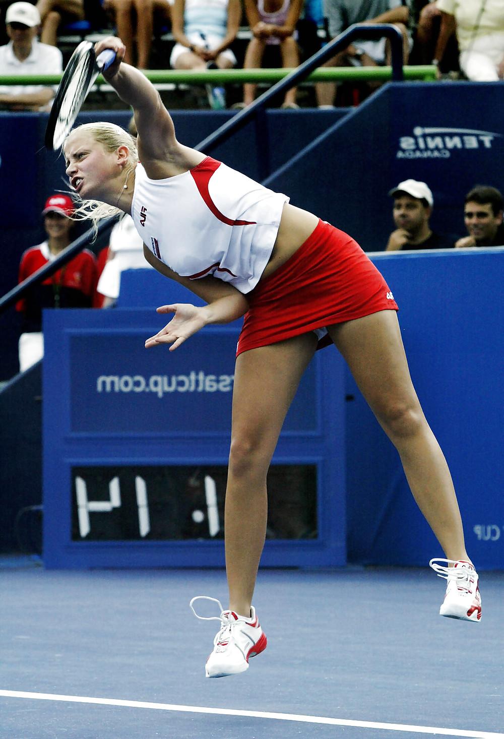 25P Sexy Tennis Girls - Upskirt, Nipples, Legs and Body