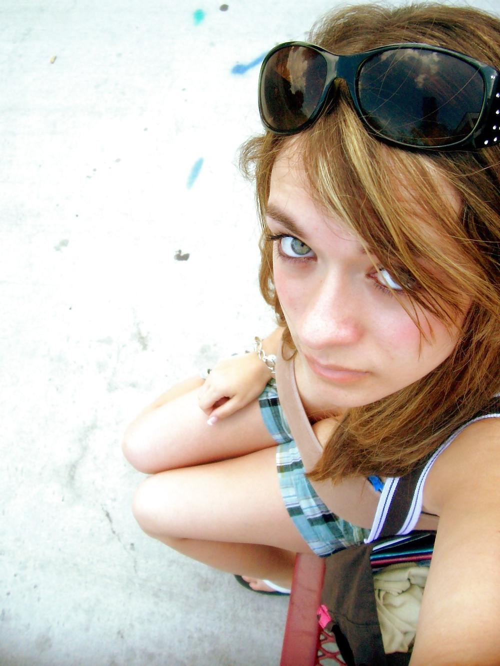 25P Busty Teen - Elise