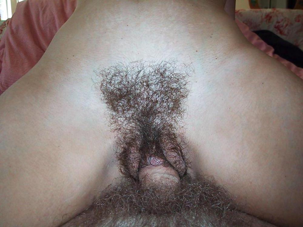22P French mature shows hairy pussy