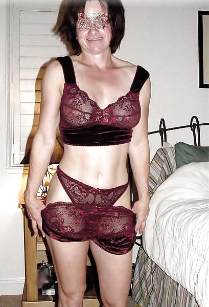 7P Shy mature in her bedroom