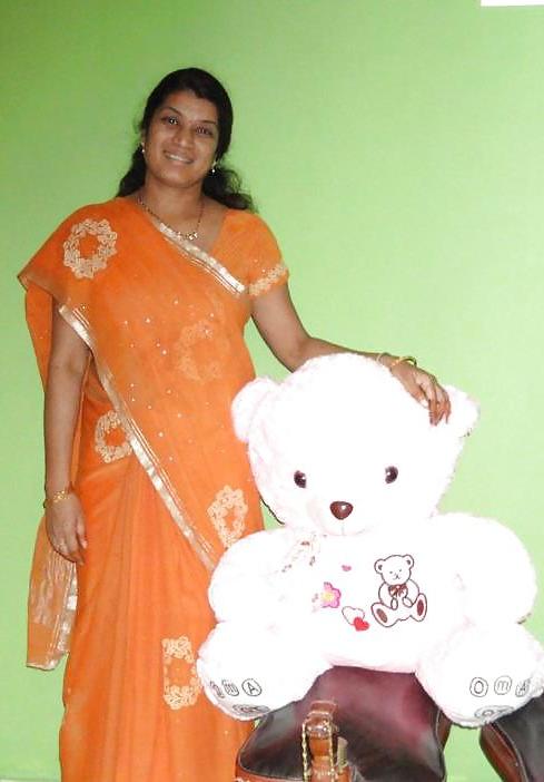 11P Indian Dirty Aunty