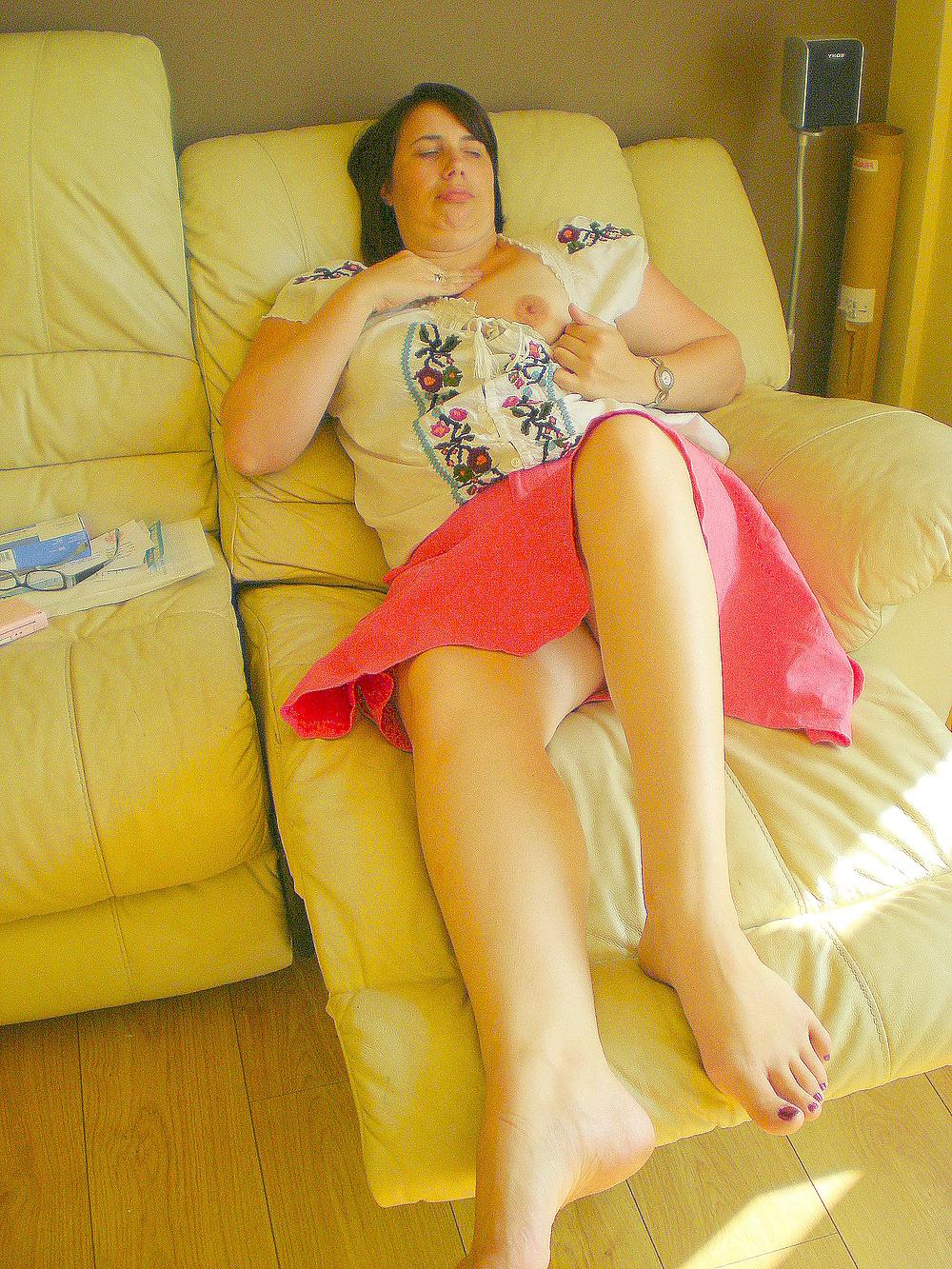 11P DIRTY SLUT FLASHING HER PUSSY