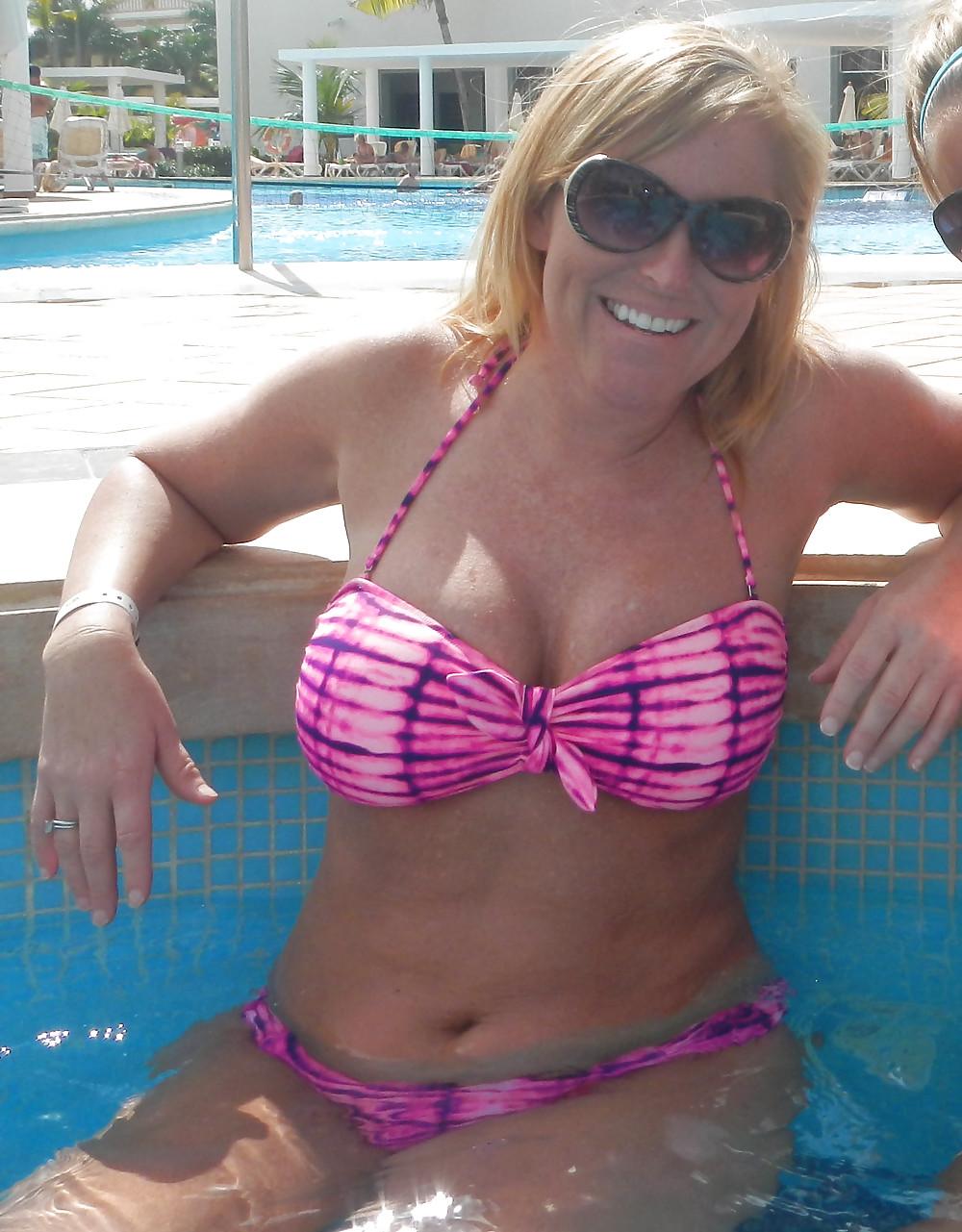 25P Busty Flickr Milf 8 (non-nude)